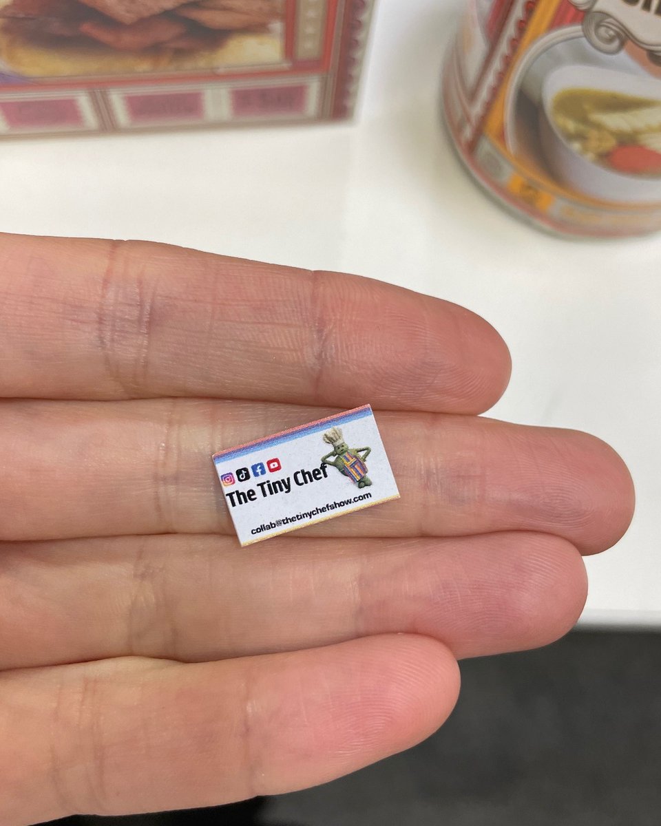 We met @thetinychefshow at #ExpoWest and it was absolutely everything. The tiny badge! The tiny business card!!!!