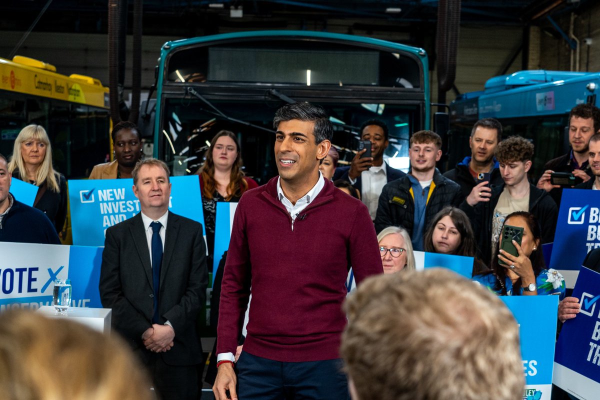 Great to welcome @RishiSunak to @trentbartonland near Heanor with the East Midlands Mayoral Candidate @BBradley_Mans. We spoke to the management team and apprentices - learnt about the business and fantastic Apprenticeship programme.
