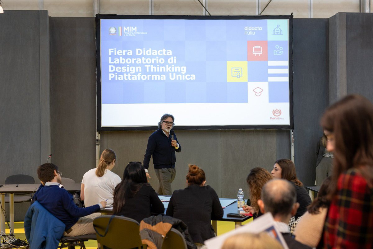damicod's tweet photo. Momenti di contaminazione importanti con il mondo della #scuola a #Didacta per coniugare i bisogni reali e la voglia di cambiamento con il profumo di innovazione #digitale che deve sempre richiamare la nostra direzione di futuro. La scuola al centro!😀 https://t.co/H7cp5Ky8dJ