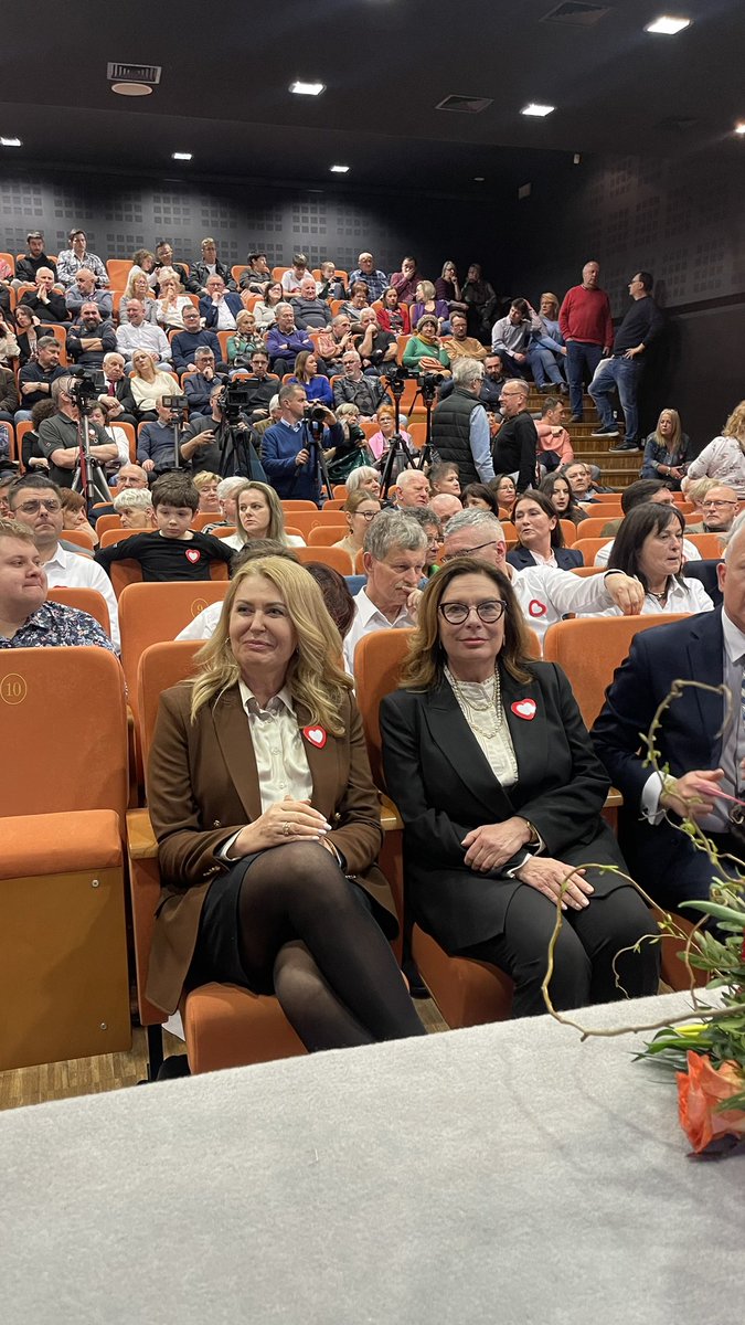 elukacijewska's tweet photo. 🔵 Czas na #Przemyśl 💪🏻 Z dobrymi przyjaciółmi i Mieszkańcami Miasta rozpoczynamy konwencję wyborczą
Tomasz Dziumak - Kandydat na Prezydenta Przemyśla ✌🏻 https://t.co/A8JkEGiWkS