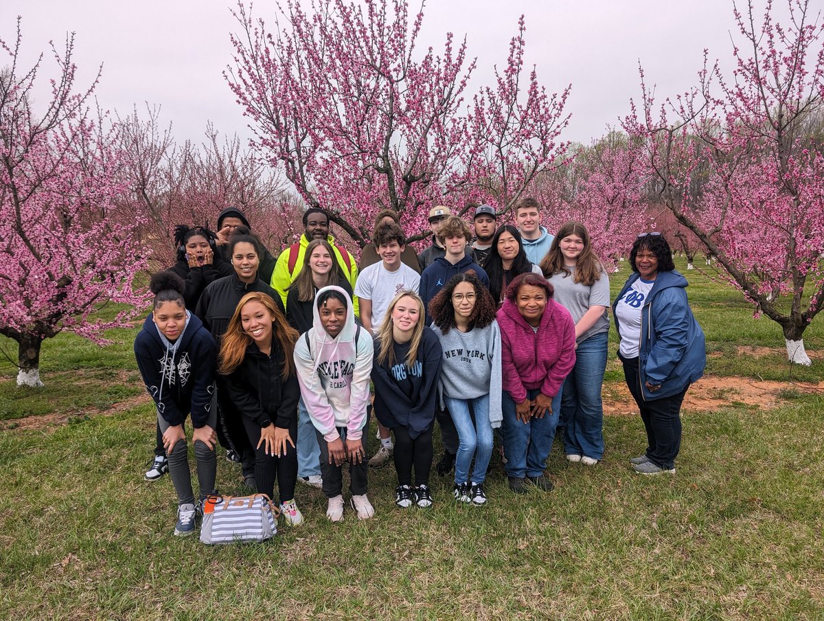 The_ChefX's tweet photo. What a great field trip to @MillstoneCreek with some of my Culinary 1 students. #OneChatham #NHSCulinary https://t.co/NGJCDAW8MK