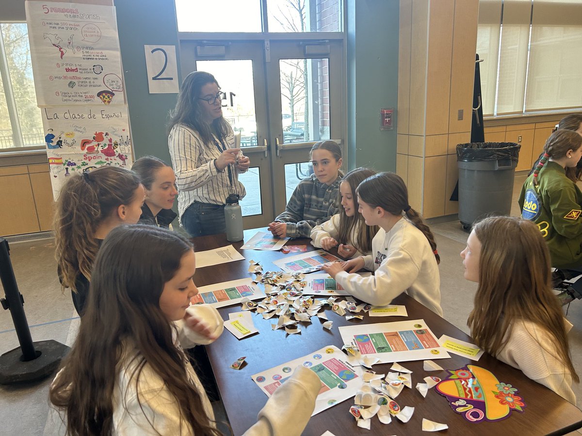 cscullydux's tweet photo. Great visit at DMS today with a mini intro to their World Language choices for next year! https://t.co/l5r6GOF5ff