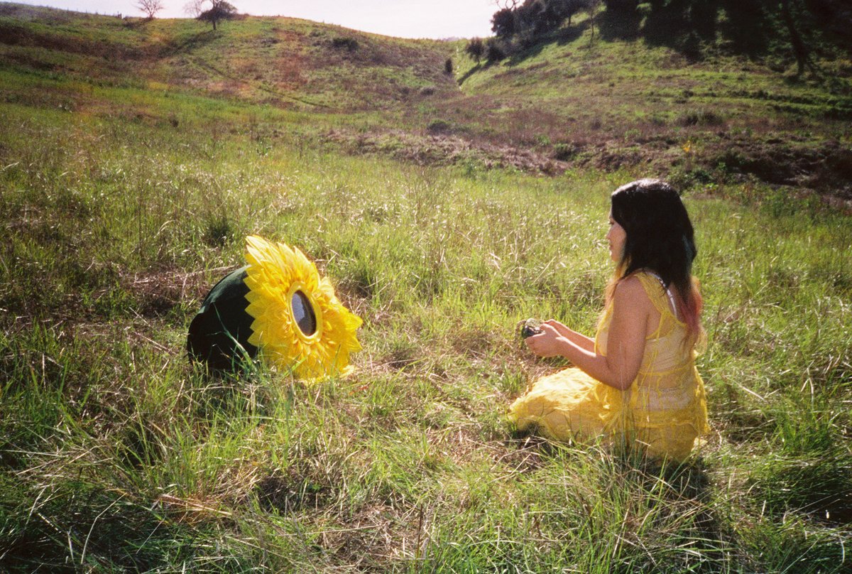 Two different versions of myself looking into the same mirror 🌻

#loveisamirror #higherself #shadowself #selflove #lovesong #newmusic #indiemusic #electronicpop