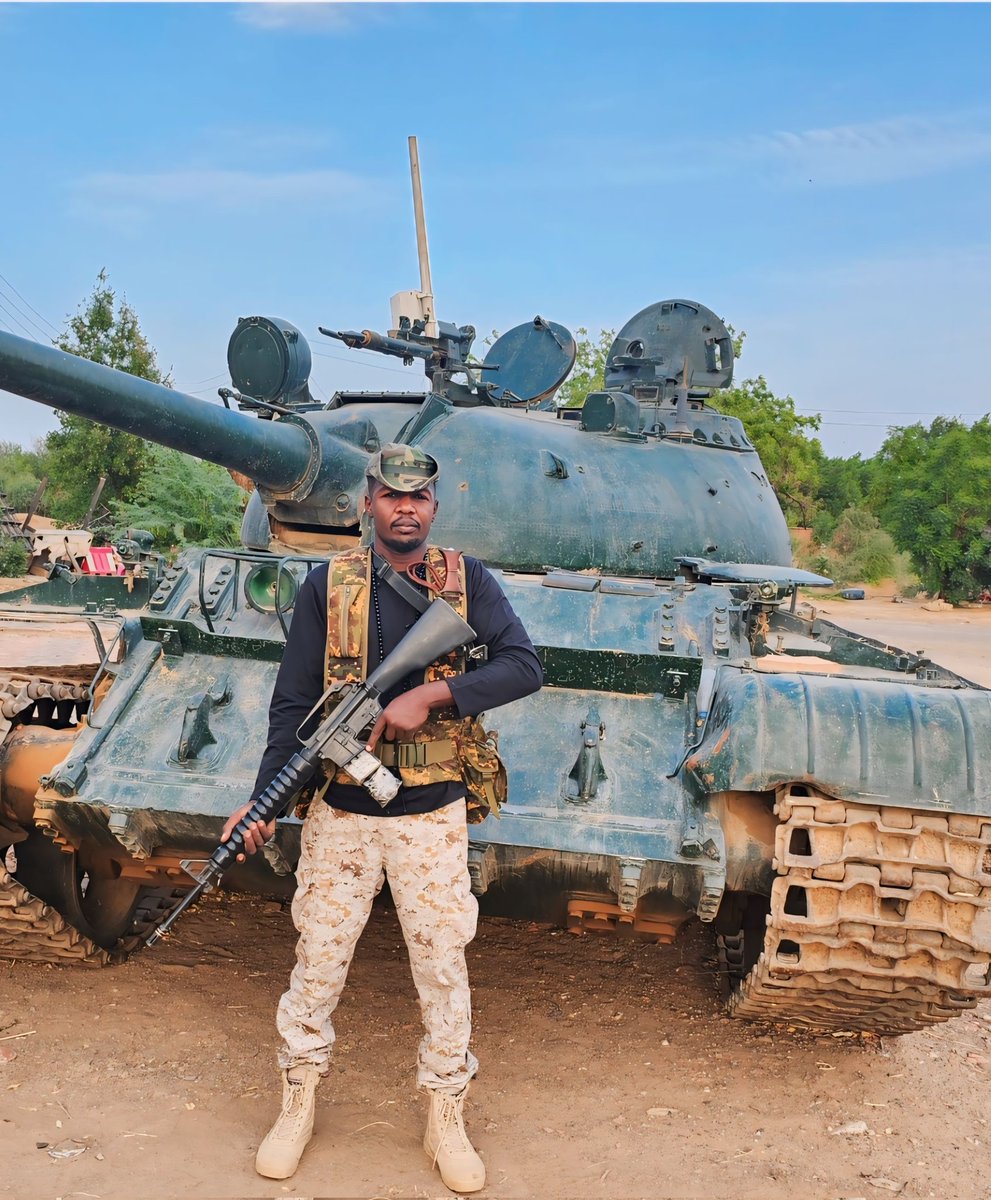 آي سوداني وقف مع وطنه وحمي بلده وأهله وعرضه روحه للموت وترك اهله واسرته 
في الحرب دي ووقف مع شعبه في محنته ماعندنا ليهو الا فائق الأحترام والتقدير كان كون كوز موز براءه بن مالك هو في نظرنا جند من جنود الوطن دا ماغير ذلك كرور ساي .... في نظرنا كرور ماعندو لازمه ......