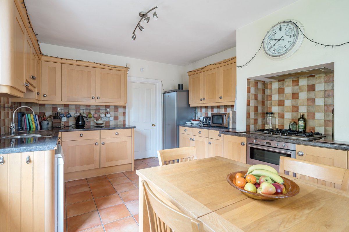 bathandrural's tweet image. New instruction: Situated away from the hustle and bustle of Bath’s city centre, yet just a pleasant fifteen-minute stroll away, this semi-detached home, built in 1903, nestles within the popular area of Bear Flat: fineandcountry.co.uk/bath-estate-ag…
