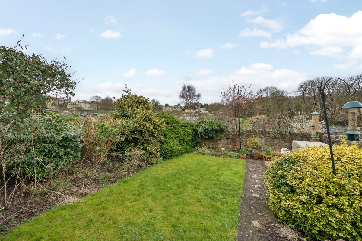 bathandrural's tweet image. New instruction: Situated away from the hustle and bustle of Bath’s city centre, yet just a pleasant fifteen-minute stroll away, this semi-detached home, built in 1903, nestles within the popular area of Bear Flat: fineandcountry.co.uk/bath-estate-ag…