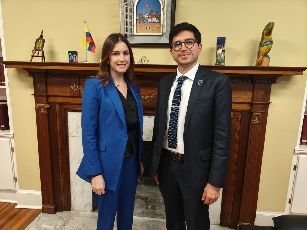 La Encargada de Negocios a.i. <a href="/SoledadPenaP/">Soledad Peña Plaza</a> <a href="/EmbajadaEcuUSA/">EmbajadaECUenUSA</a> mantuvo una reunión con CEO Matías Campos🚀🇪🇨<a href="/Astralintu/">Astralintu Space Technologies</a> a fin de explorar opciones de financiamiento y cooperación en proyectos aeroespaciales 🛰 así como actividades educativas, técnicas y científicas. <a href="/SideralisFDN/">Sideralis Foundation</a>