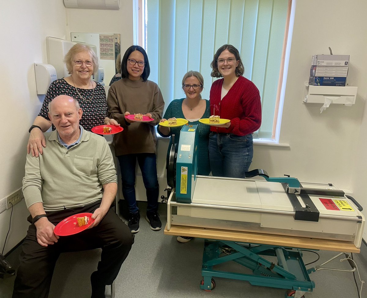 A big milestone today for the PRIME Bone health team as we complete our last pQCT scan 🦴 Thank you to everyone who’s participated in this exciting project 🥳 we celebrated with cake with our participants 📸 🍰@DrEmHenderson @EmmaTenison @NicolaGiles27 @AMRG_Bristol @katieelloyd