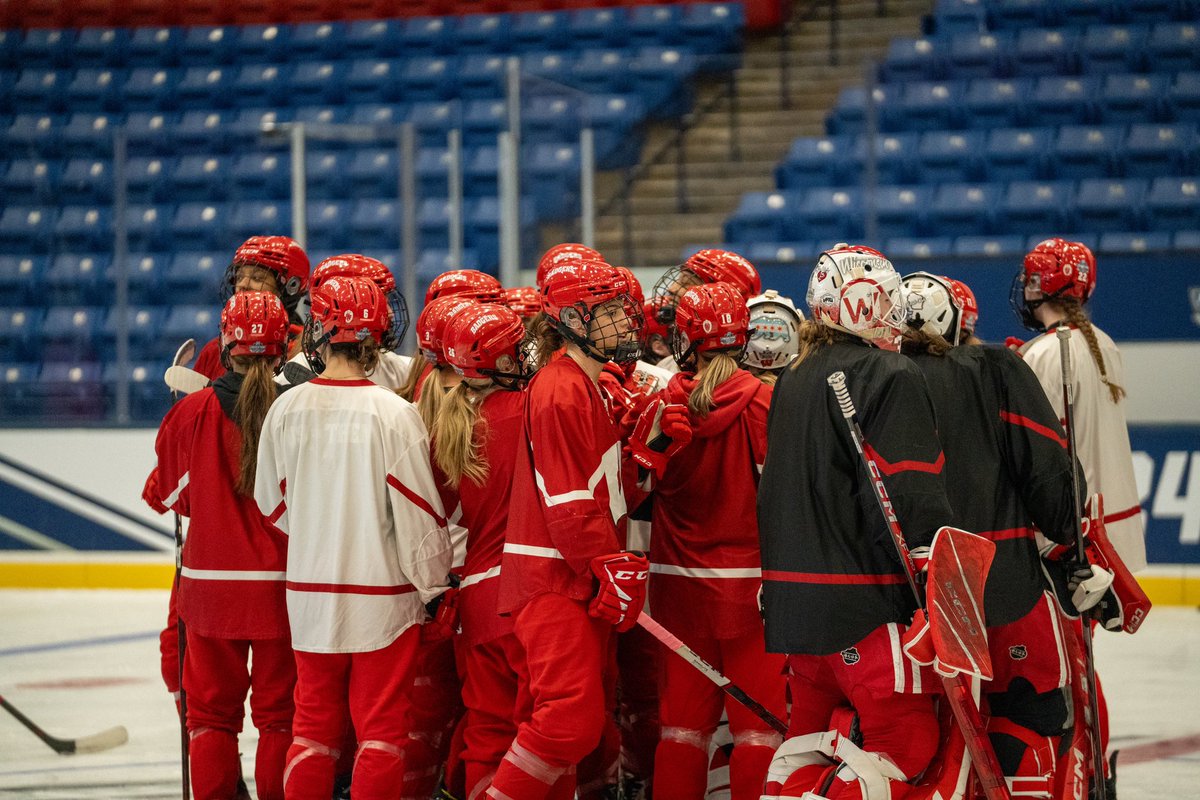 BadgerWHockey tweet picture