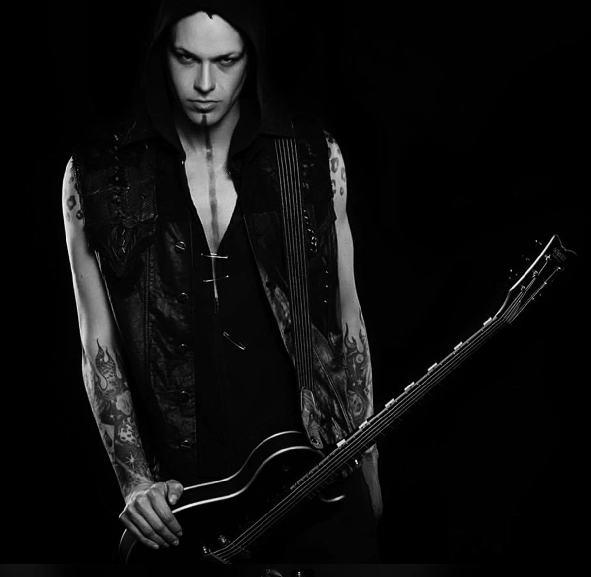 RealLordsOfAcid's tweet image. Friday, 3/22 at 6pm EST, our Lords guitarist, @creightonemrick , will conduct a live session on the Lords of Acid fb fan page.  🎸 🕕 

#lordsofacid #music #guitarist #MakeAcidGreatAgain