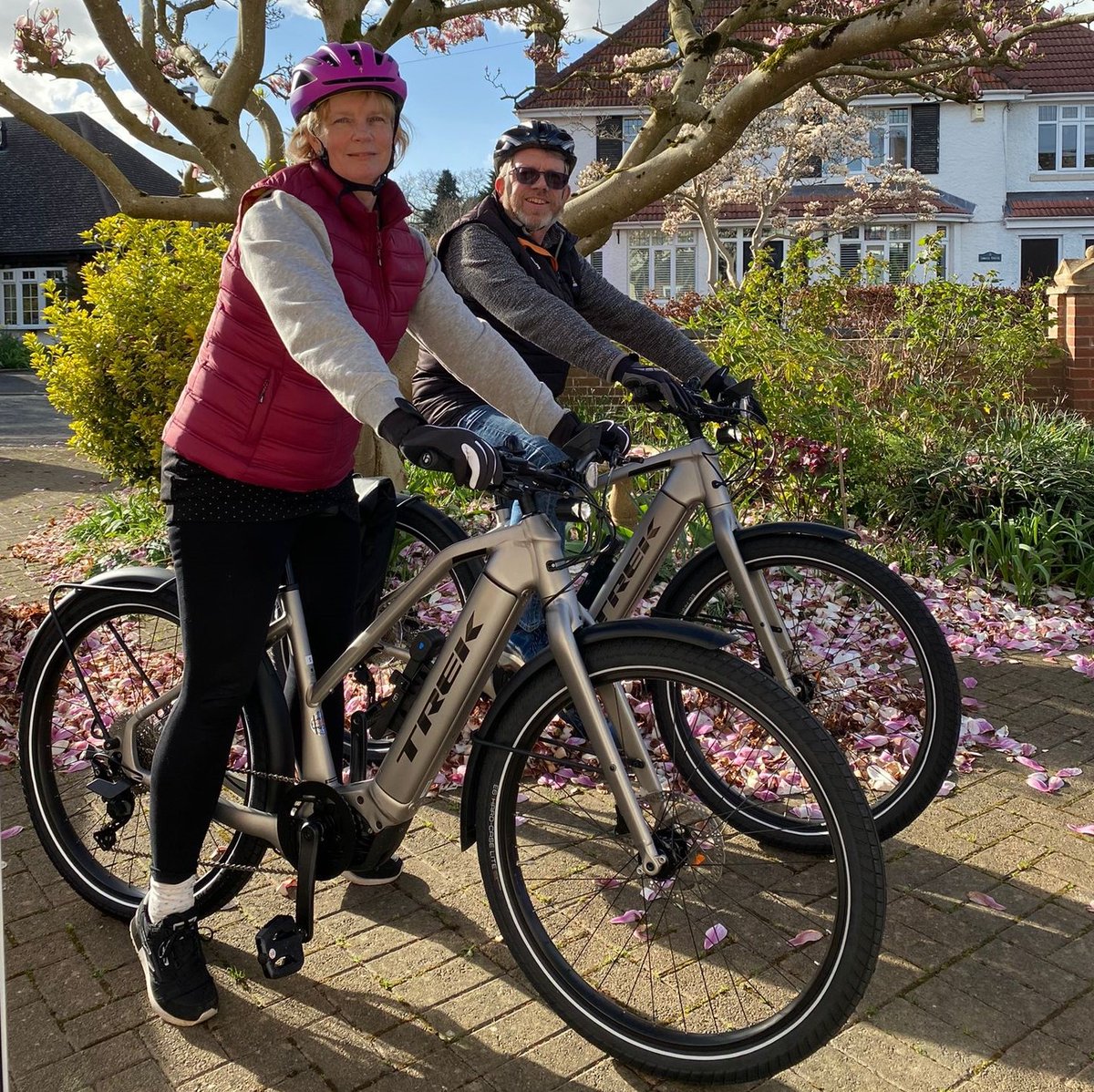 Gillian2222's tweet photo. We've swapped the car for electric bikes which and great fun! 
We recommend the Worcester Cycle Centre in Hallow who were very helpful in talking us through the different electric bike options and letting us road test them
#ebike #WorcesterCycleCentre #green #WorcestershireHour https://t.co/JvTh2p5W37