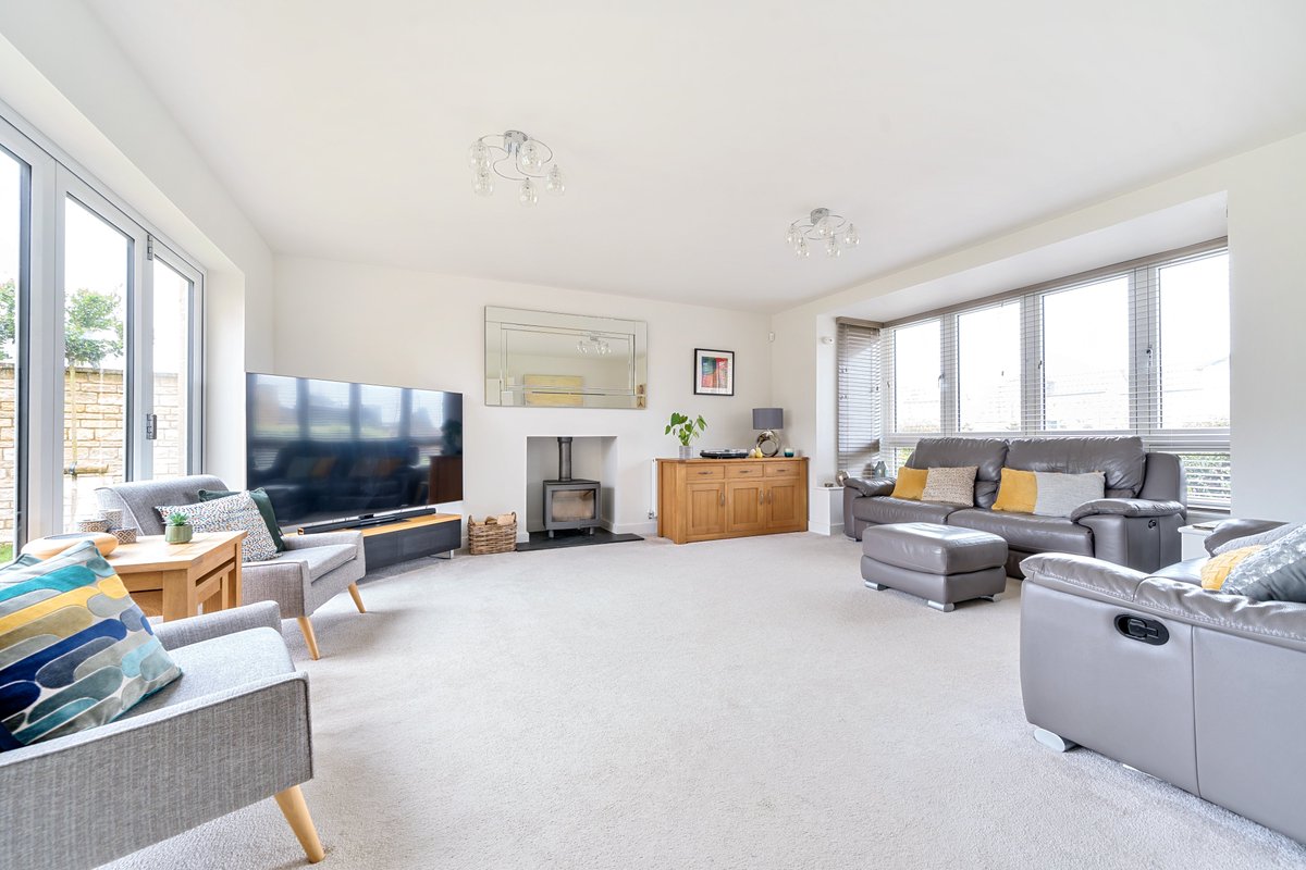 bathandrural's tweet image. Sale agreed! Occupying a prime corner plot on Granville Road in Upper Lansdown, this contemporary five-bedroom home, laid out over three floors, comes with an enclosed garden and a double garage and driveway suitable for four cars: fineandcountry.co.uk/bath-estate-ag…