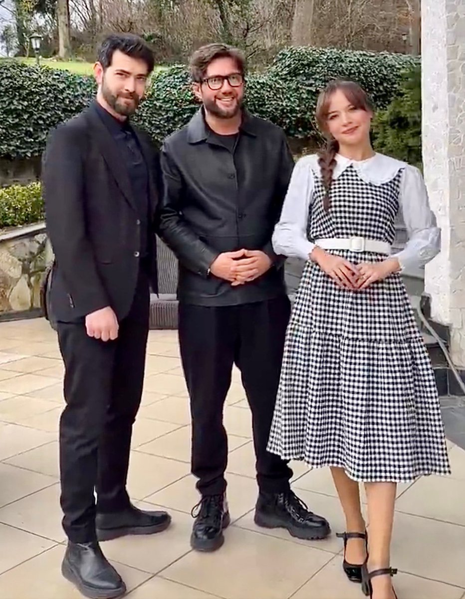 desertrose2906's tweet photo. For example they could make some scenes with this reporter for KC😏
just to add some events in Dilbar life 😂

Anyways I’m very happy for #YağBar 🤍
They deserve to be recognized all over the world🫶🏻 https://t.co/nLPhzrhMZx