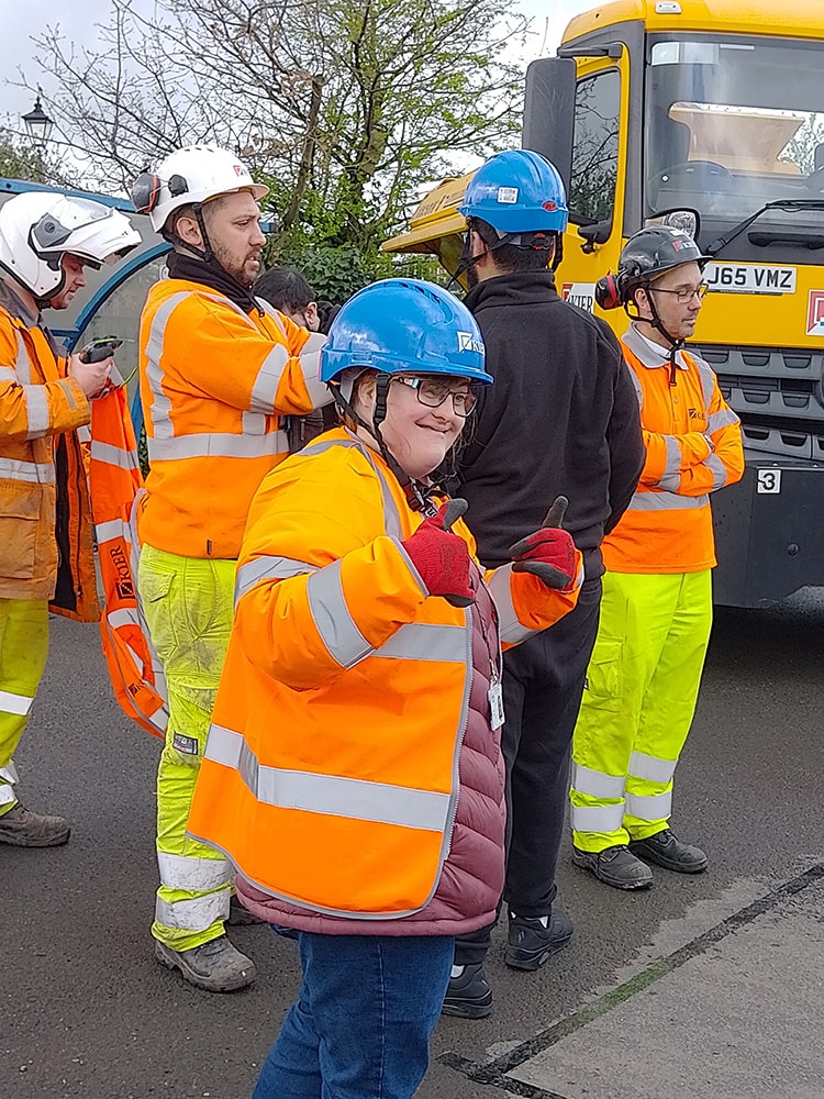 BACK TO SCHOOL: The Hive College students visit Keir Highways For the full story read Erdington Local: erdingtonlocal.com/back-to-school… @HiveCollege @kiergroup