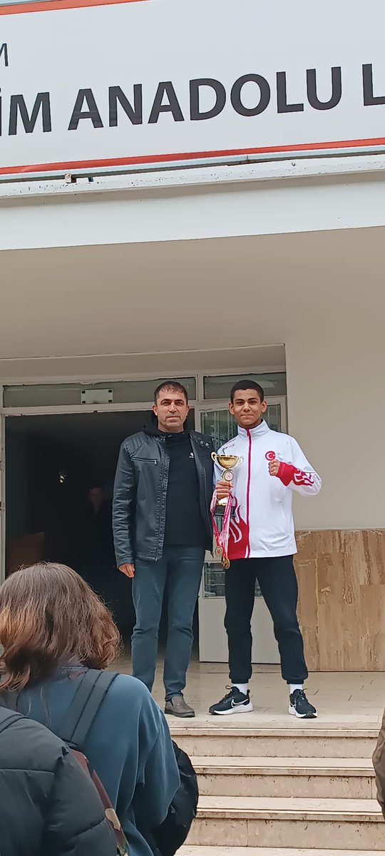 Öğrencimiz Aybars YAYLI Okul Sporları Muay Thai  Dalında İl Birincisi, Karadeniz Bölge Birincisi ve Türkiye Birincisi oldu. Kendisini Tebrik Eder, Başarılarının Devamını Dileriz.