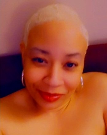 RedBonePretty_1's tweet photo. Missing my blonde baldhead🤍💛
#flashback2022 https://t.co/mAKekYaiGT