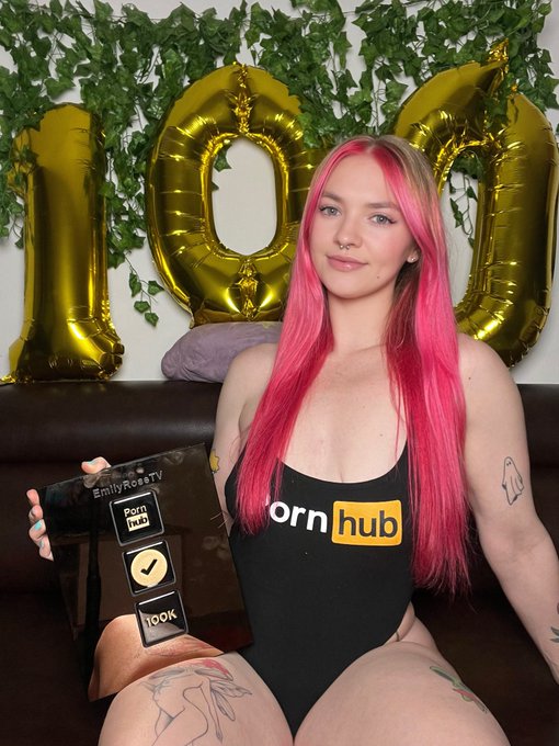 100,000 subscribers in 4 years 🧡 thanks @Pornhub for the award &amp; free merch! And thanks to my fans for<a class="tags" href="/tag/pornhub">@pornhub</a>