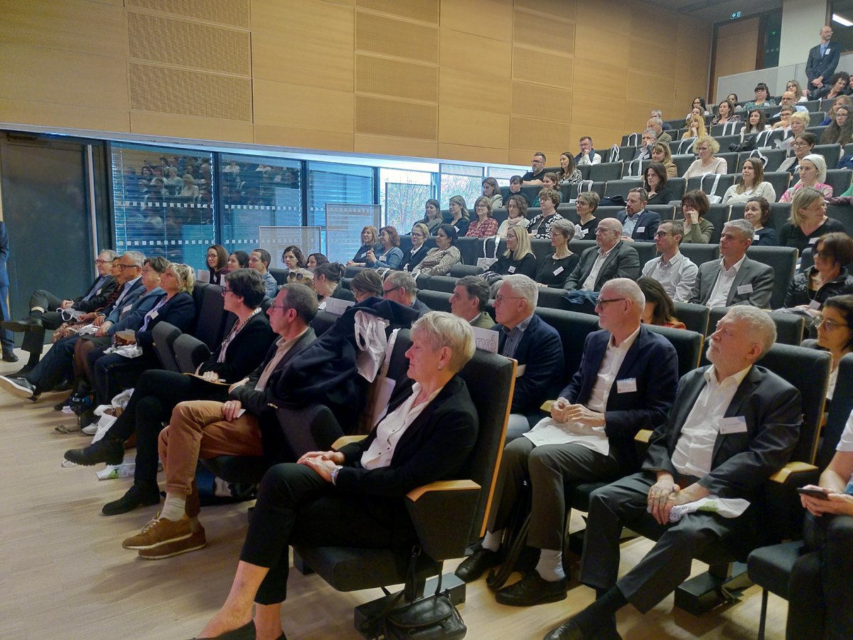 ars_grand_est's tweet photo. Inauguration du Dispositif d’Appui à la Coordination #Alsace ce vendredi 22 mars 🎙️en présence de Mme CAYRÉ DG à l’espace Auguste #Colmar📍 financé par l'@ars_grand_est #ARS68
🎯 Orienter les prof. vers la bonne offre de service, assurer de la coordination et animer le territoire https://t.co/MNjwX5CBSZ