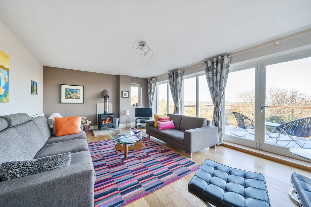 bathandrural's tweet image. New instruction! Nestled within the hamlet of Kingsdown which sits elevated and adjacent to Box between Bath and Corsham, this detached contemporary home sits in glorious country gardens with far-reaching views towards the hilltop village of Colerne: fineandcountry.co.uk/bath-estate-ag…