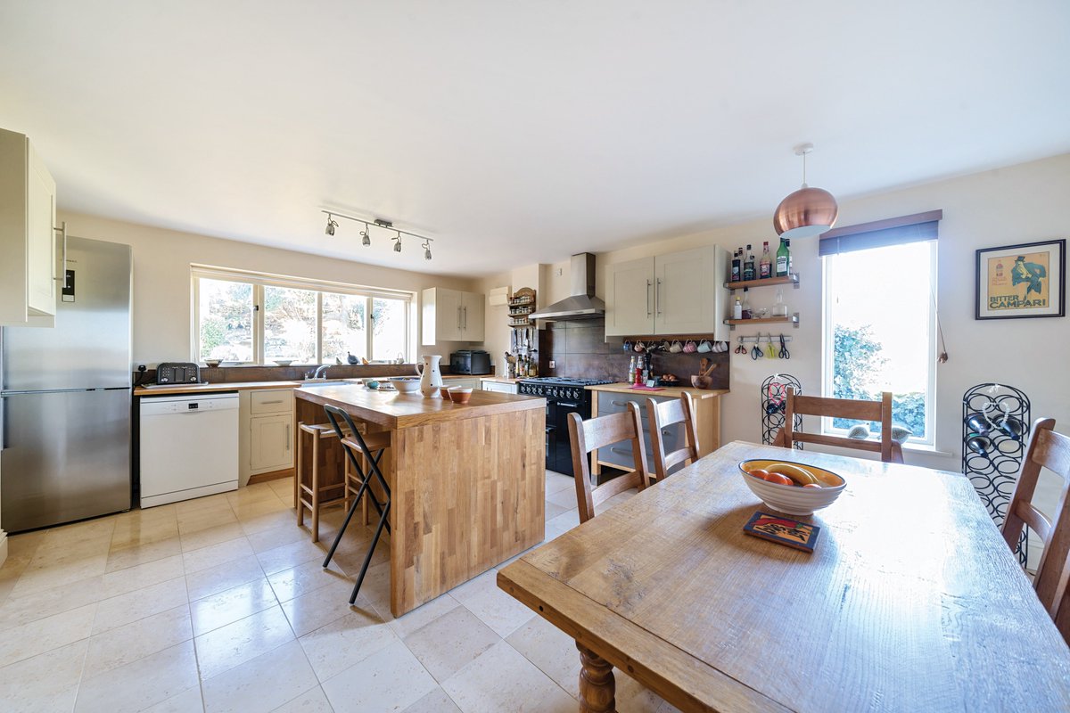 bathandrural's tweet image. New instruction! Nestled within the hamlet of Kingsdown which sits elevated and adjacent to Box between Bath and Corsham, this detached contemporary home sits in glorious country gardens with far-reaching views towards the hilltop village of Colerne: fineandcountry.co.uk/bath-estate-ag…