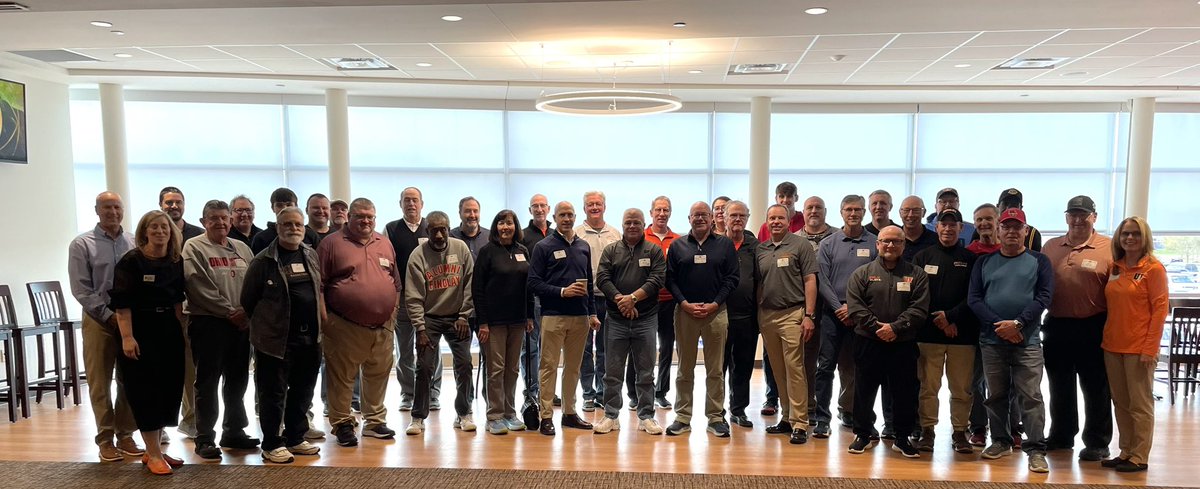 givens643's tweet photo. Another wonderful morning shared by all at the OHSAA Boys State Basketball tournament at UD Arena in Dayton. Great to see so many alumni and friends!! https://t.co/Sdv75b9k4w