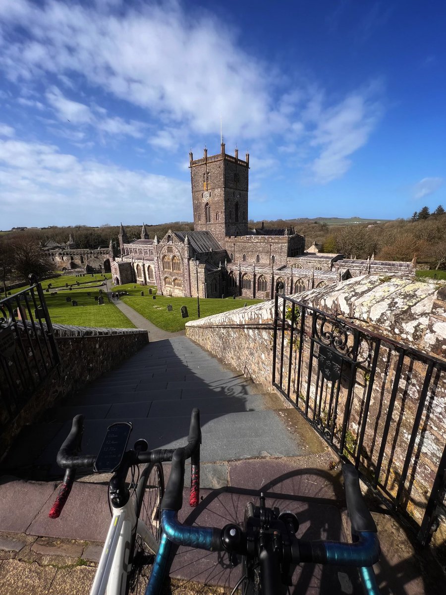 a_socialworld's tweet photo. Took a detour (unplanned) and ended up at the cathedral today 🚴🏻‍♀️🚴🏻

#cycling #Pembrokeshire https://t.co/agtrLvLz5I