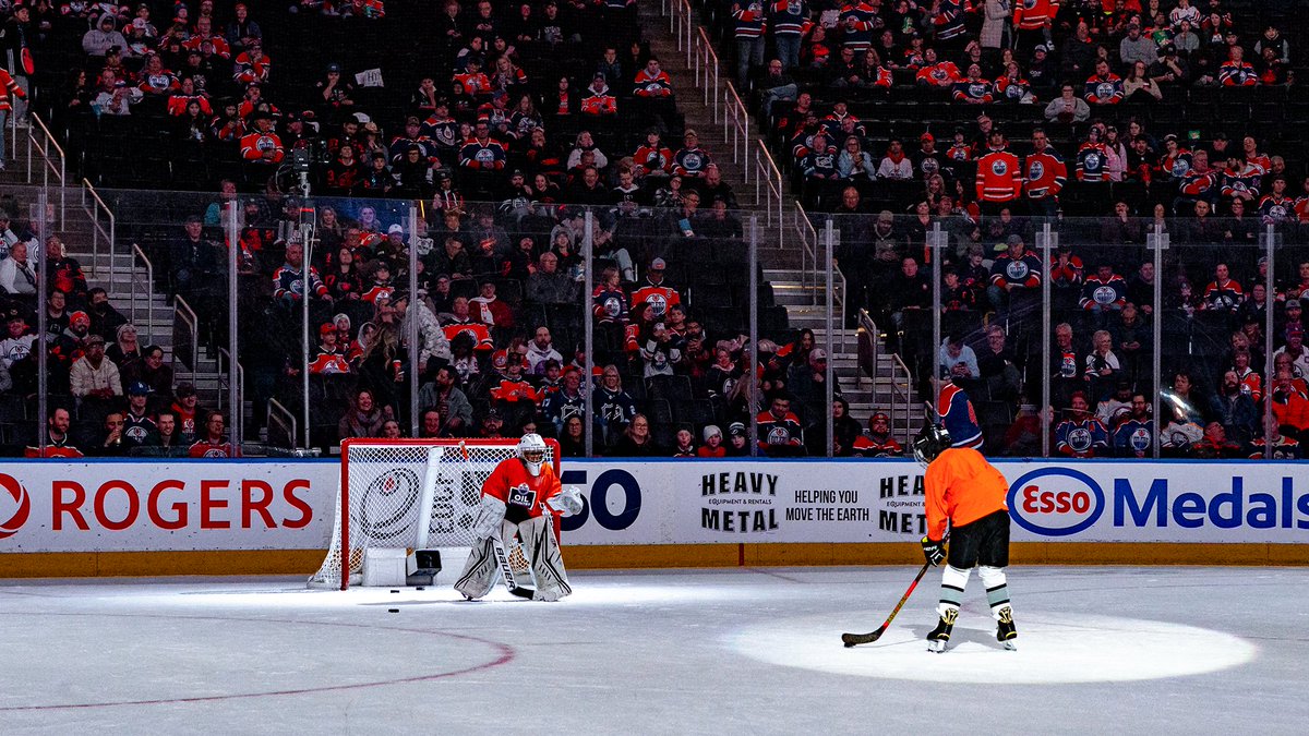 It was an amazing night at our inaugural South Asian Celebration presented by @Rogers! Special shout-out to @Sportsnet & @IceSinghHNIC who teamed up with us to create an unforgettable experience for @ApnaHockey First Shift participants & other local youth! 💙🧡