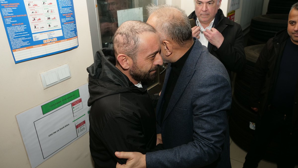 Pehlivanlar Lastik'i ziyaret ederek şehrimizde hem lastik sanayiyi hem de trafiği konuştuk. 

Bizi oldukça nazik karşıladılar. Samimi sohbetleri için çok teşekkür ederiz.