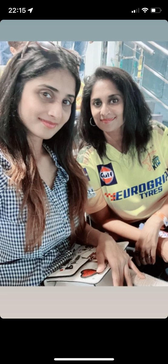 kanchana243's tweet photo. #AK’s family.. 😀 

#Shalini Ma'am.. #Shamlee and #Richard are at Chepauk. 💛

#CSKvsRCB #AjithKumar #VidaaMuyarchi #GoodBadUgly https://t.co/lmNgGo3QVD