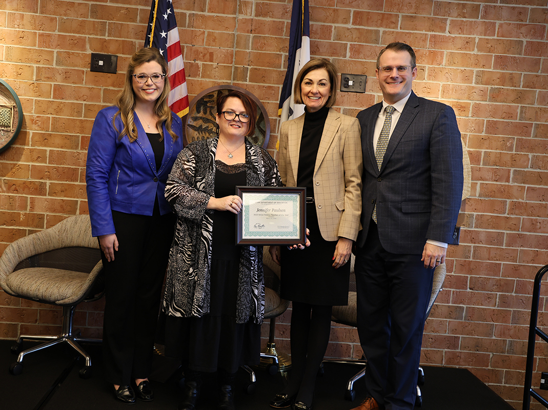 Congratulations to the 2023 Iowa History Teacher of the Year Jennifer Paulson! The Iowa History Teacher of the Year Award is sponsored by the Gilder Lehrman Institute of American History.

Paulsen is a 30-year veteran social studies teacher at Holmes Junior High School in Cedar
