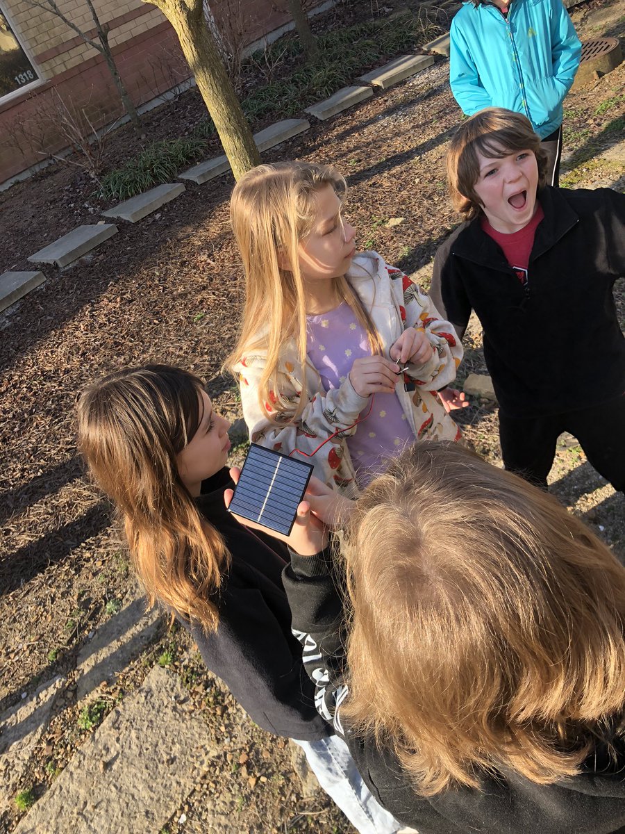 CaywoodSTEAMlab's tweet image. Learning about energy transfer this week in 4th! Testing Solar Energy, Potato Batteries, and Hand crank generators! @pltworg #pltwlaunch