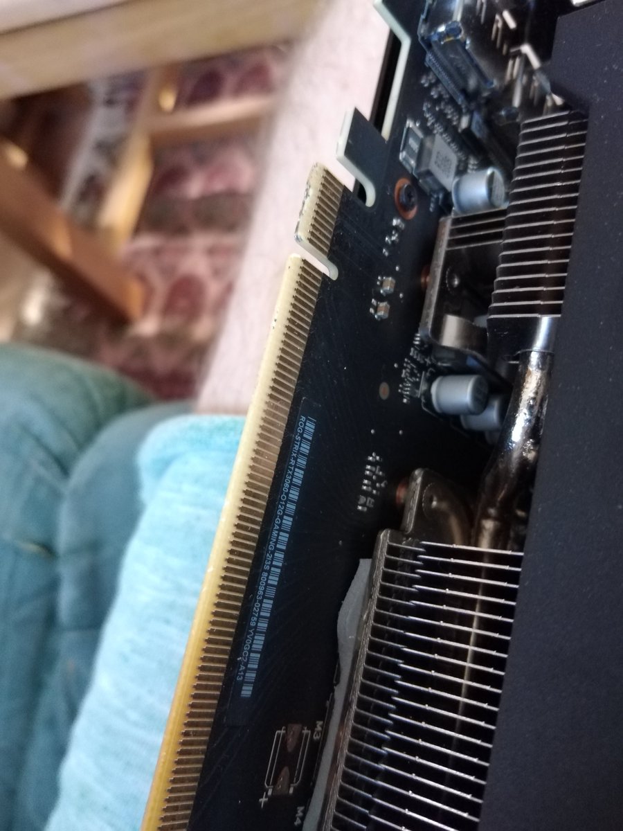 coaishere_'s tweet photo. Je comprend pas à quel moment, au bout de 3 SAV, vous avez toujours pas vu que y'a un problème ici et que y'a toujours le même code erreur, pas besoin d'être un génie pour le voir pourtant https://t.co/8O2qlKxx8G