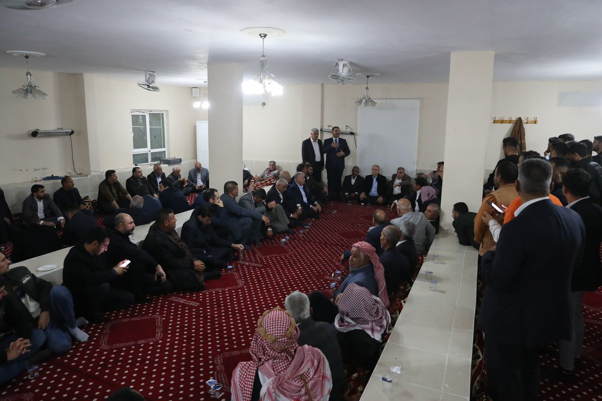 GunessSalih's tweet photo. Kıymetli B.şehir belediye başkanı SN. Zeynelabidin beyazgül Haliliye ilçe başkanı Mehmet Canpolat Sn Seydi Eyüpoğlu ve protokol üyeleriyle birlikte yeniden refah partisinden istifa edip Ak partiye geçişimizi yapıp Rozetimi taktılar Hazırız Kararlıyız inşallah 
#GercekBelediyecili https://t.co/LgUTxn8SVS