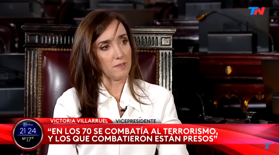 VilmaIbarraL's tweet photo. Están presos por secuestrar, asesinar, torturar, violar, robar bebés. Ella lo sabe. Los defiende precisamente por eso. Hay consumo irónico del personaje, pero sepamos que tiene un proyecto de poder que incluye impunidad para los genocidas y destrucción de la memoria y la justicia https://t.co/mTsG3ARl0v