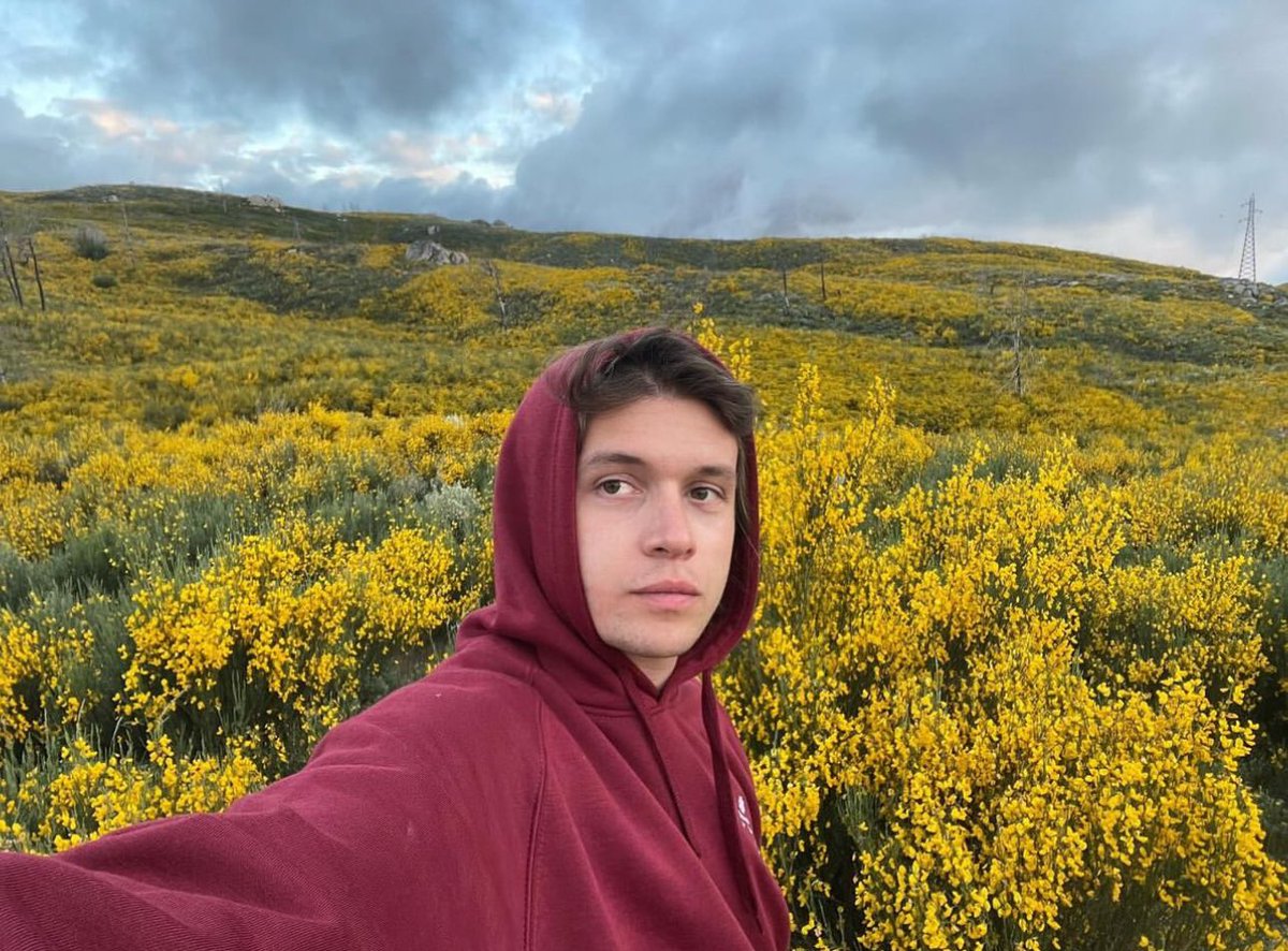 blowingnick's tweet photo. coming back just to say happy birthday to the only boy id cook and clean for 😌 https://t.co/3lGgiOWZrT