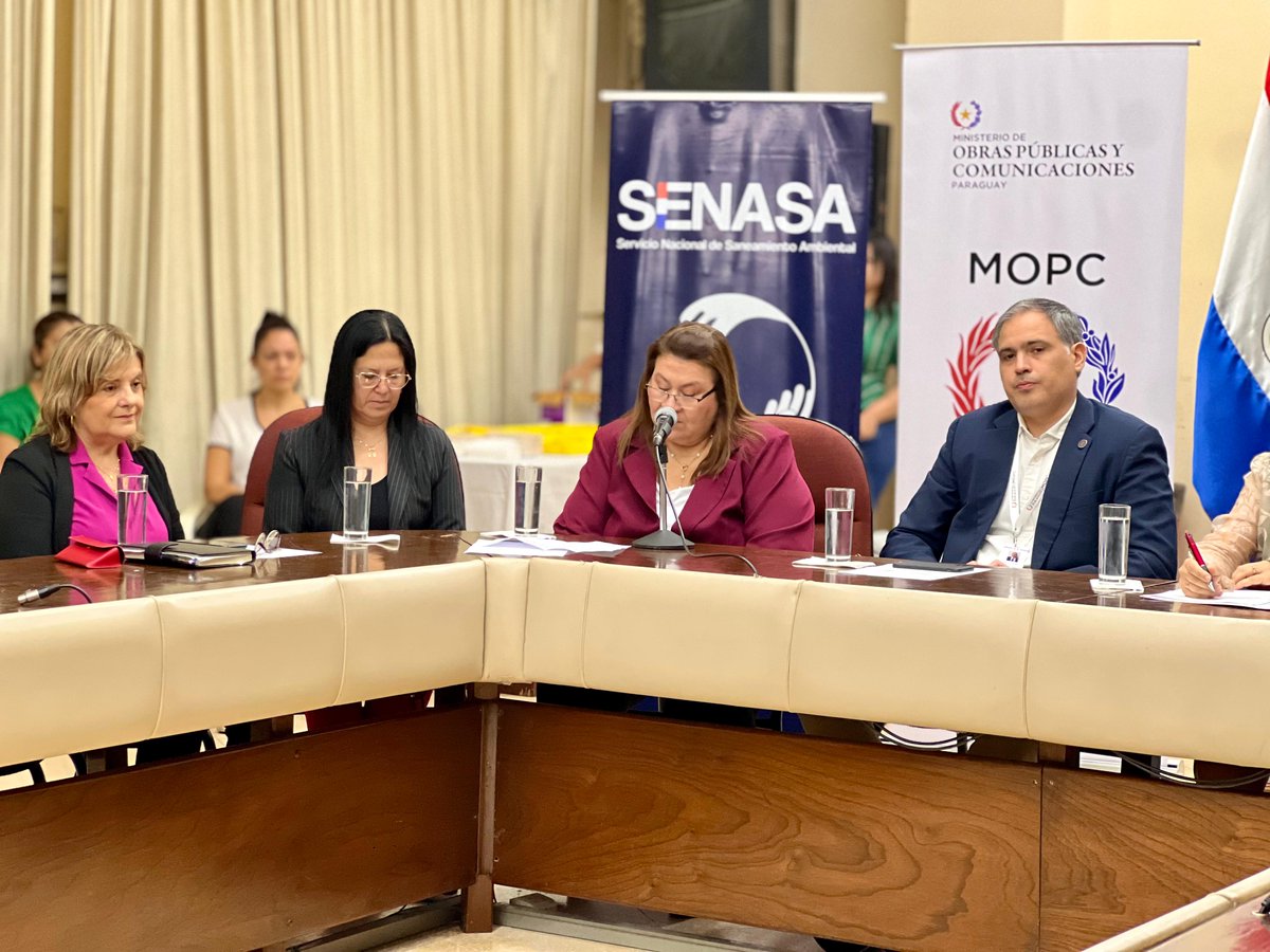 mopcparaguay's tweet photo. 🌊 ¡En el #DiaMundialDelAgua celebramos una inversión histórica!
🗣️ "Lo más resaltante son los USD 600 millones que nunca tuvimos y que ahora vamos a estar invirtiendo en grandes obras de agua y saneamiento" Claudia Crosa, directora de la #Dapsan.
👉 https://t.co/LLLtWfeEI2 https://t.co/4eJaSZ8JgE