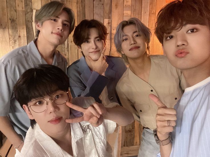 yuchansbestie's tweet photo. a.c.e members responding to you asking them to peel an orange 🍊a thread🍊 https://t.co/y6CHvVu2dC