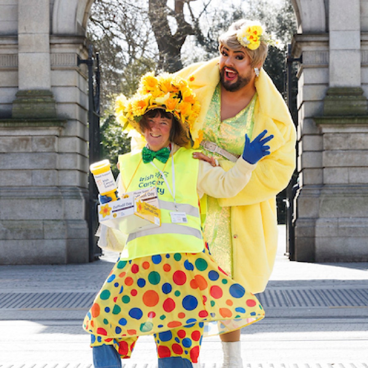 IrishCancerSoc's tweet photo. What an incredible #DaffodilDay so far! Keep an eye out for our wonderful volunteers on your way home and please give what you can to support cancer patients nationwide! Don't forget you can also donate at https://t.co/lg4o64QFCq or through the Revolut app! 💛💛💛💛 https://t.co/nYunHCQptd