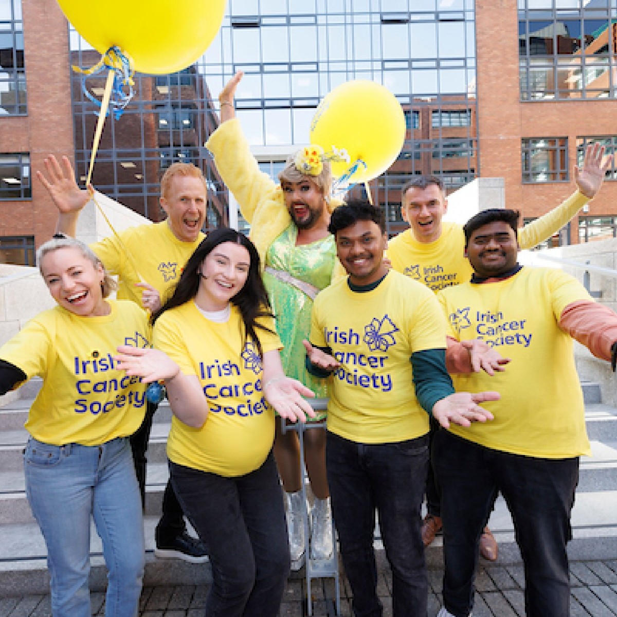 IrishCancerSoc's tweet photo. What an incredible #DaffodilDay so far! Keep an eye out for our wonderful volunteers on your way home and please give what you can to support cancer patients nationwide! Don't forget you can also donate at https://t.co/lg4o64QFCq or through the Revolut app! 💛💛💛💛 https://t.co/nYunHCQptd