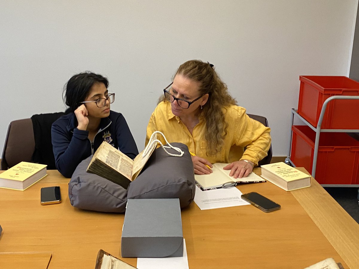 EmilyCorran's tweet photo. I had great joy in visiting two fabulous archives today with @UCLHistory students.The morning, the munimrnts room of Westminster Abbey @wabbey, led by the amazing Matthew Payne. In the afternoon @lampallib Lambeth Palace Library, facilitated by Emily Rumble. https://t.co/iLnhadJs1f