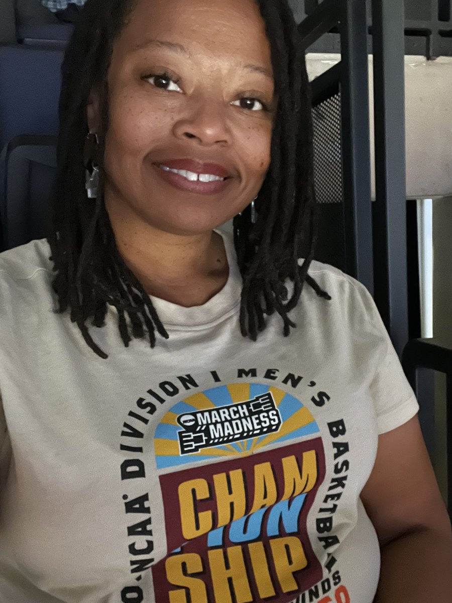 najuma's tweet photo. #MMSelfie #memphis #MarchMadness https://t.co/aMfav2Pl9l