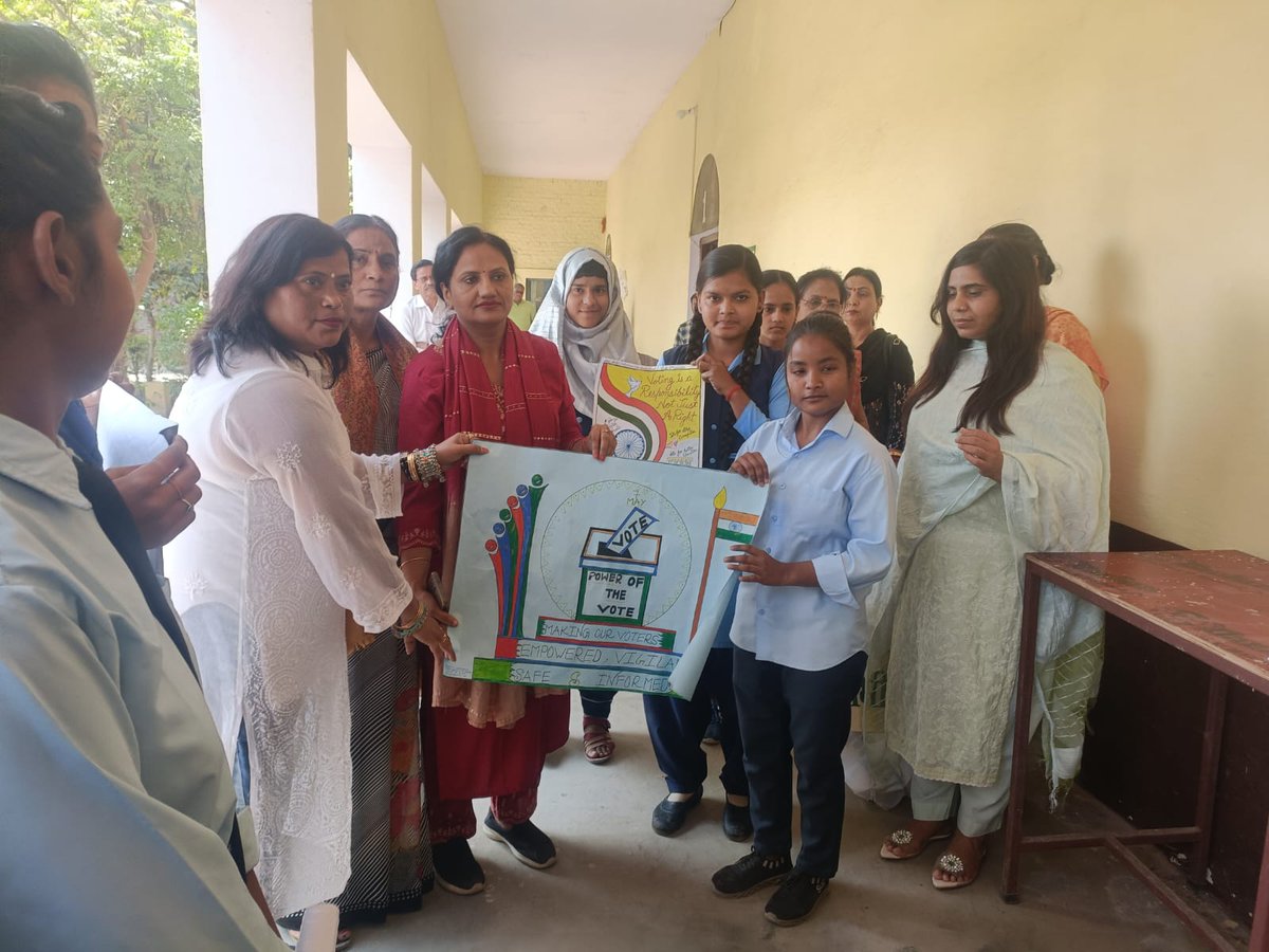 NSSP0SANDHYA's tweet photo. ठाकुर वीरी सिंह कालेज टुंडला में  स्वीप ब्रांड एंबेसडर फिरोजाबाद ने युवा वोटर्स को मतदाता  अभियान के तहत जागरूक किया। https://t.co/8cQr3QzNx5
