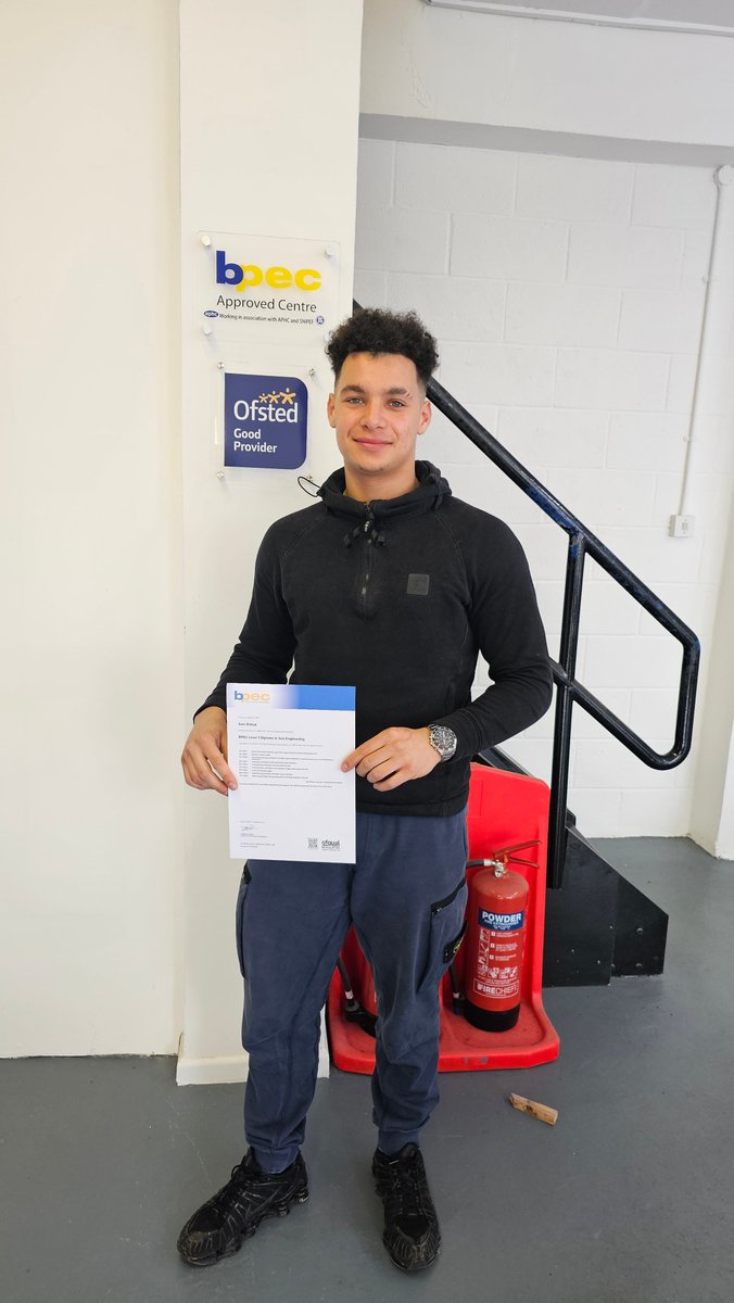 Some good news on a Friday! Congratulations to our amazing Gas Engineering Apprentice Sam who got a distinction in his Apprenticeship! 🎉🎉

If you want to follow in his footsteps, come to our Open Evening on Tuesday from 5pm-7:30pm to find out more!

onsitebristol.co.uk/open-evening/