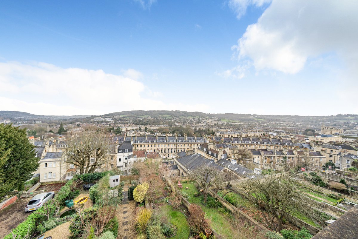 bathandrural's tweet image. For sale: Positioned in the lower slopes of the desirable Lansdown area of Bath, on one of Bath’s iconic raised parades, this beautifully presented penthouse apartment occupies the top floor of a Grade II listed Georgian townhouse: fineandcountry.co.uk/bath-estate-ag…