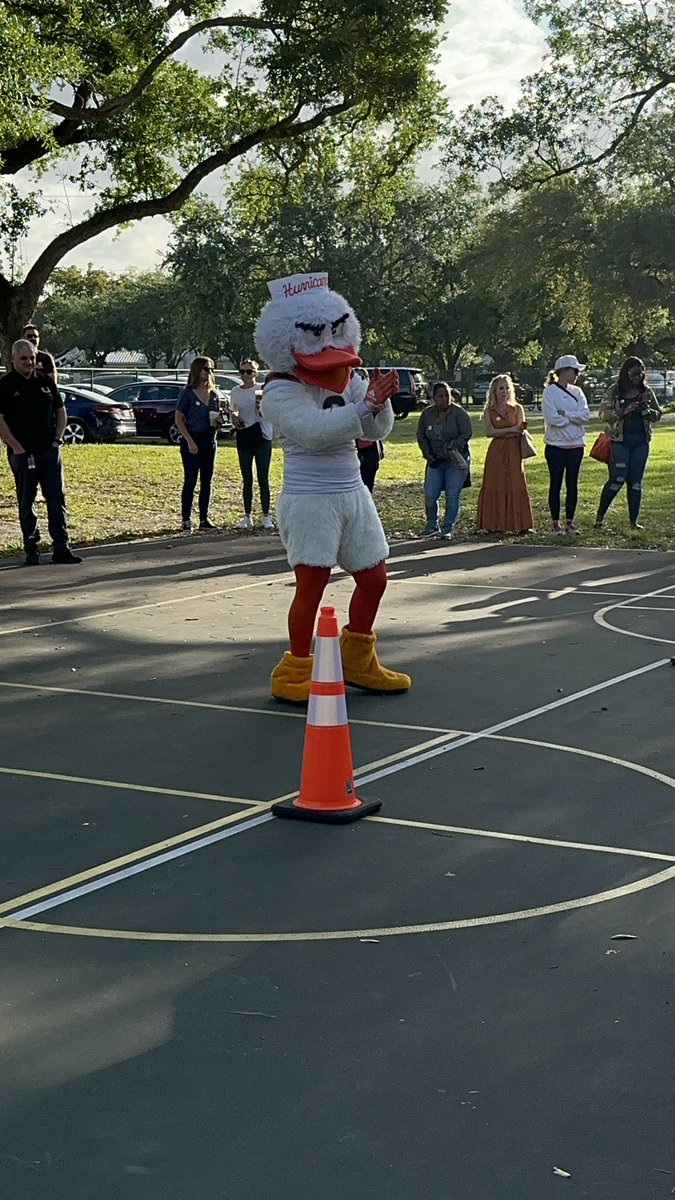 JoseGreenK8's tweet photo. @westlabschool Field Day fun! Big thanks to Coach Pinto  for organizing and hosting all the events! Even @UM_Sebastian made a special appearance! #YourBestChoiceMDCPS
#BragAboutMySchool
@sanchezperezm 
https://t.co/HCR3YVb2Ke https://t.co/cdPCtw34ag