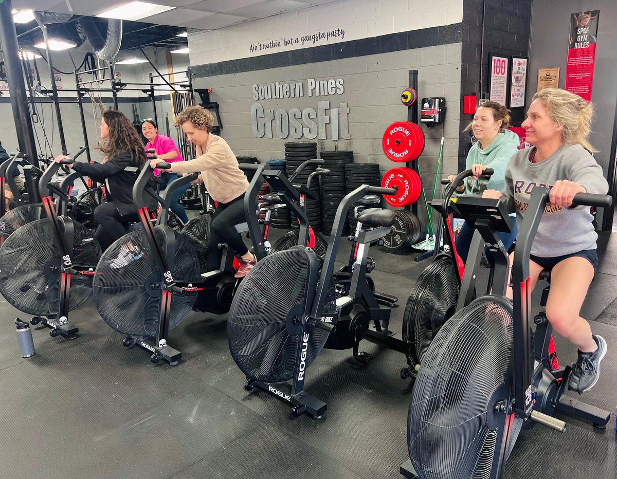 JosephHill3794's tweet photo. Gym members of Southern Pines CrossFit warming up on echo bikes.

Photo By: Joseph Hill🙂📸

https://t.co/bRLut2Q40v

#gymladies #gym #gymworkout #morningworkout #bikeworkout #echobike #fitness #fitnesstime #fitnessmotivation #SouthernPinesCrossFit 
#SouthernPinesNC https://t.co/HsCmi1FYAX