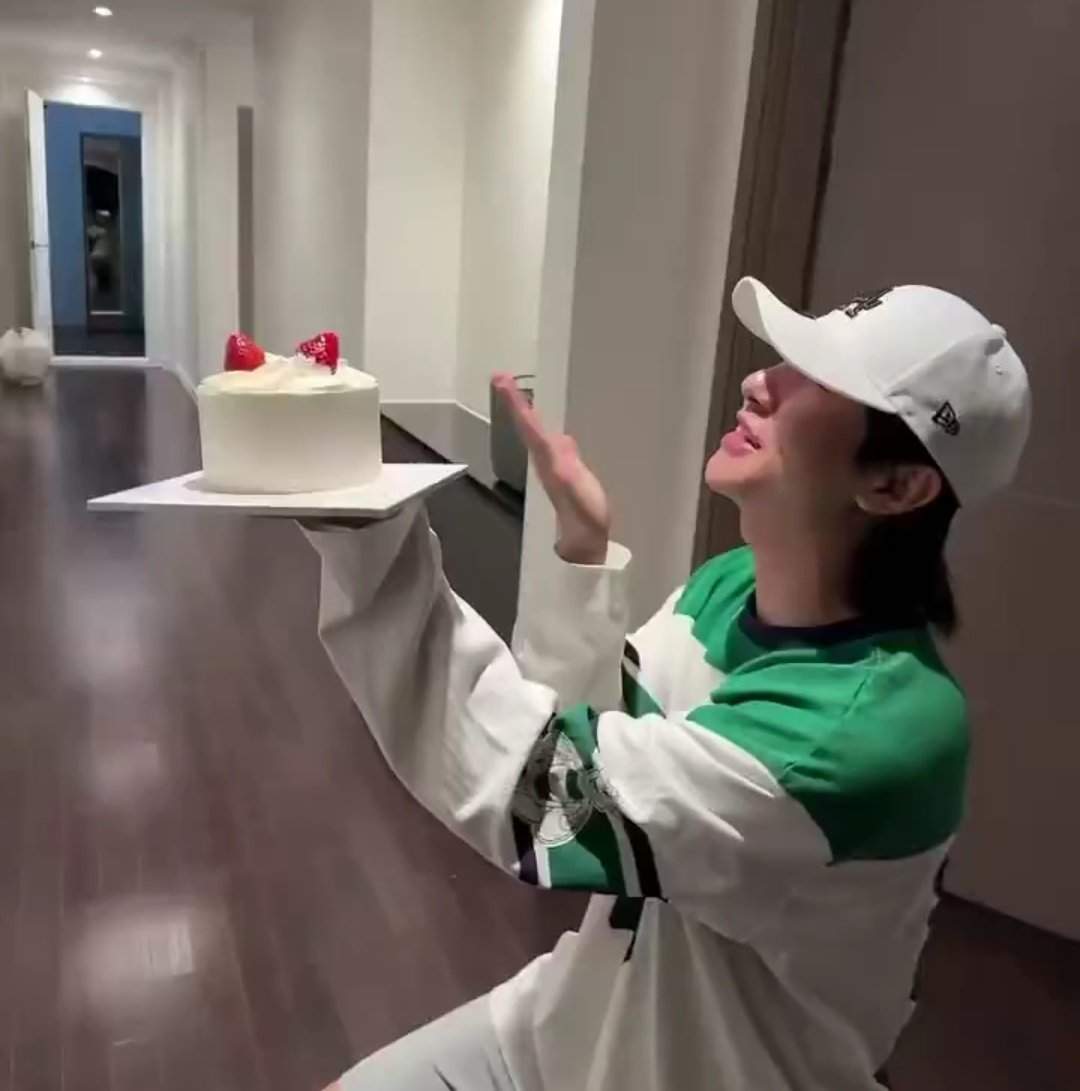 __renjunn's tweet photo. happy birthday HUANG RENJUN❤️
hppy 24th birthday aegiiiiiii 🥺🤍 syangku bahagia terus yah, i hope lots of love comes your way i love you so much  kokoo njun sayangg! 

#HAPPYRENJUNDAY 
#런쥔이_생일이다요_히히
#24thSpringWithRENJUN 
@NCTsmtown_DREAM https://t.co/2GX76uOsHE