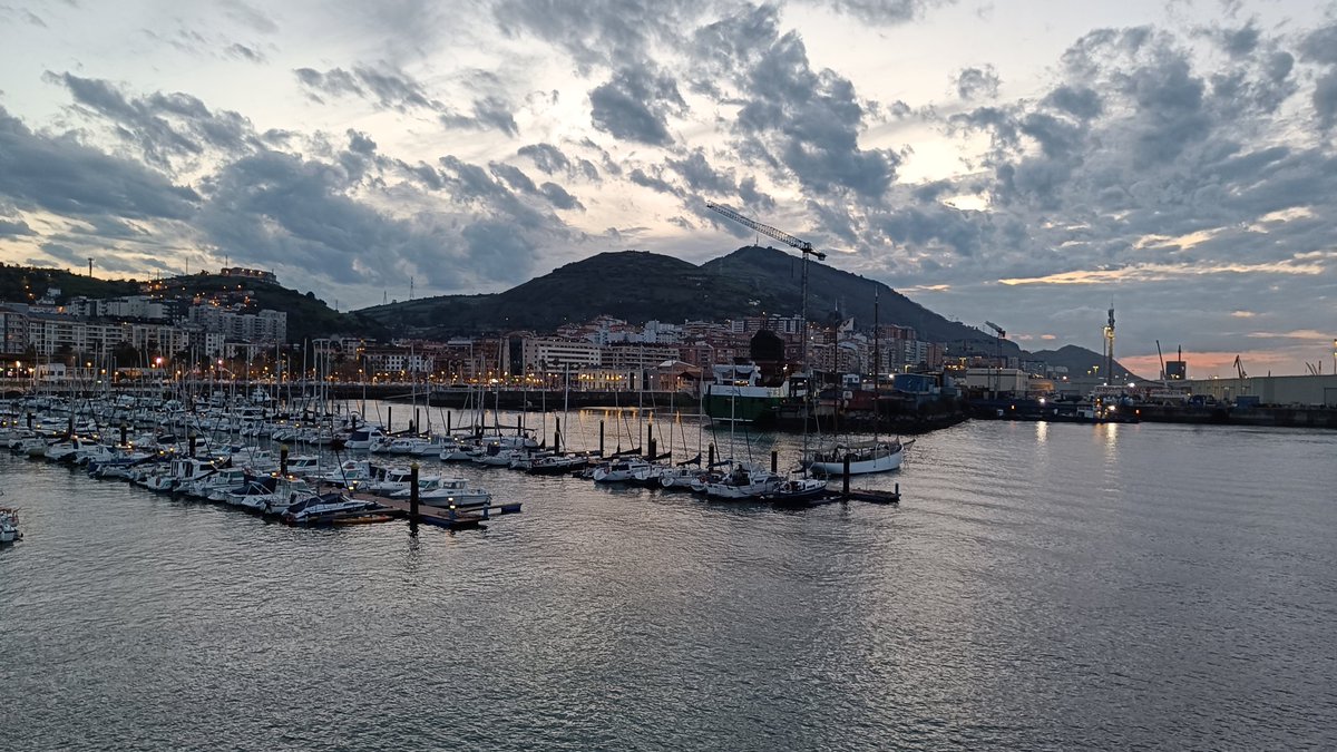 devis_ton's tweet photo. Euskadi https://t.co/ZUIQRtl53m