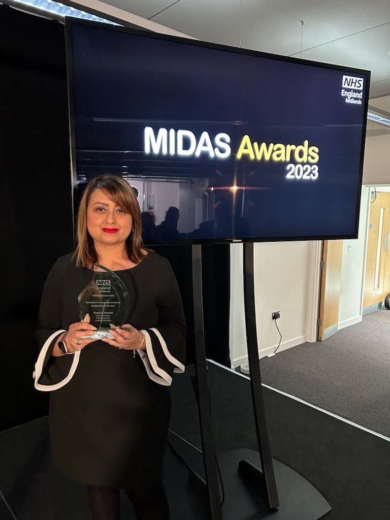 An exemplar of what true inclusive leadership is about our @NHSinBlkCountry CPO @Shajeda_NHS is joint winner with @DraycottPaul #MIDAS Excellence in Executive Leadership. Its a joy to work with Shajeda @TapsM7 @NHSBeeky @DudleyGroupCEO @adave_NHS @MarkAxcellNHS @MahmudNawaz