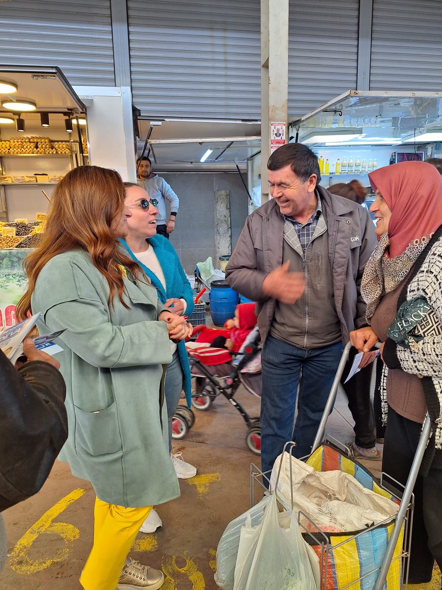 Gümüldür…  sizlerin desteği Sevginizle,ilgilinizle büyüyoruz daha çok çalışıyoruz.
Büyük küçük herkesin desteği ile daha iyi günlere.. ! Gümüldür <a href="/devapartisi/">DEVA Partisi</a> <a href="/alibabacan/">Ali Babacan</a> <a href="/izmirdedeva/">DEVA Partisi İzmir İl Başkanlığı</a> <a href="/menderestedeva/">menderestedeva 💧🌱</a> <a href="/kadinaizmir/">DEVA Partisi İzmir Kadın Çalışmaları Başkanlığı</a> #menderes #gümüldür #pazar #mandalina 

#OyVerOyunuBitir